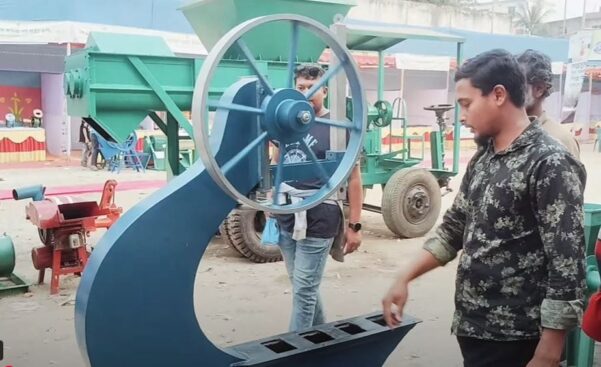 কাঠ কাটা মেশিন