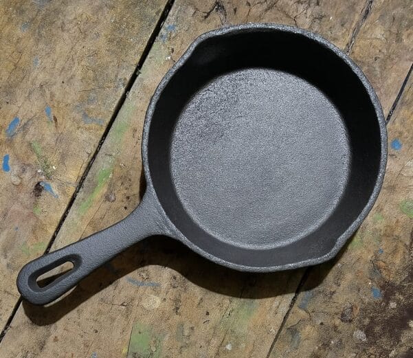 Cast iron frying pan