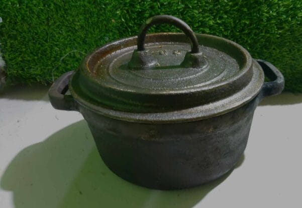 Cast iron Dutch Oven