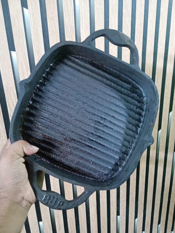 Cast iron grill pan
